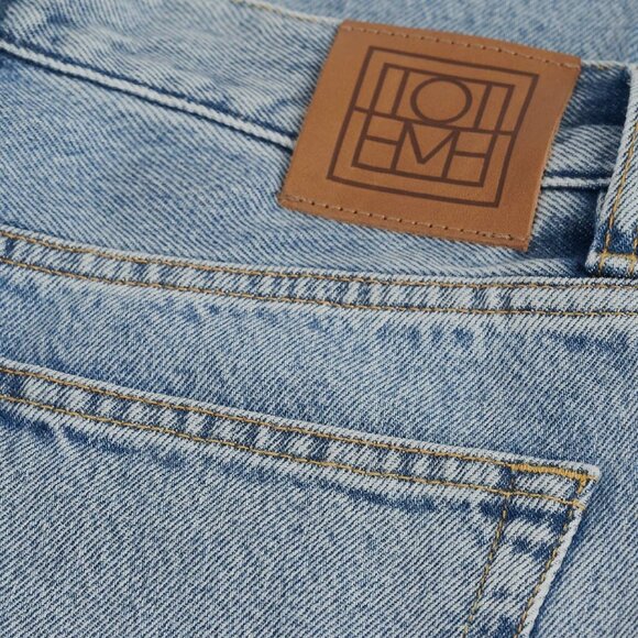 Toteme NWT! Wide Leg Denim Jeans in Cool Blue Size 29 waist/34 length - Picture 3 of 9